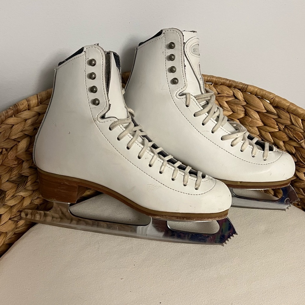 Riedell Stride Figure skates 4.5 narrow